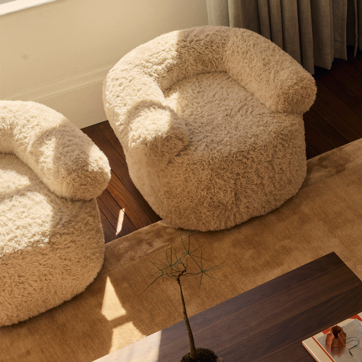 Huggy Swivel Armchair