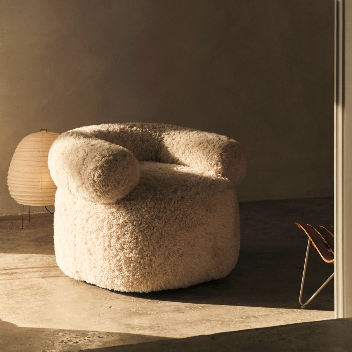 Huggy Swivel Armchair