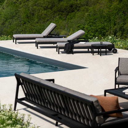 Quatro Outdoor Round Coffee Table