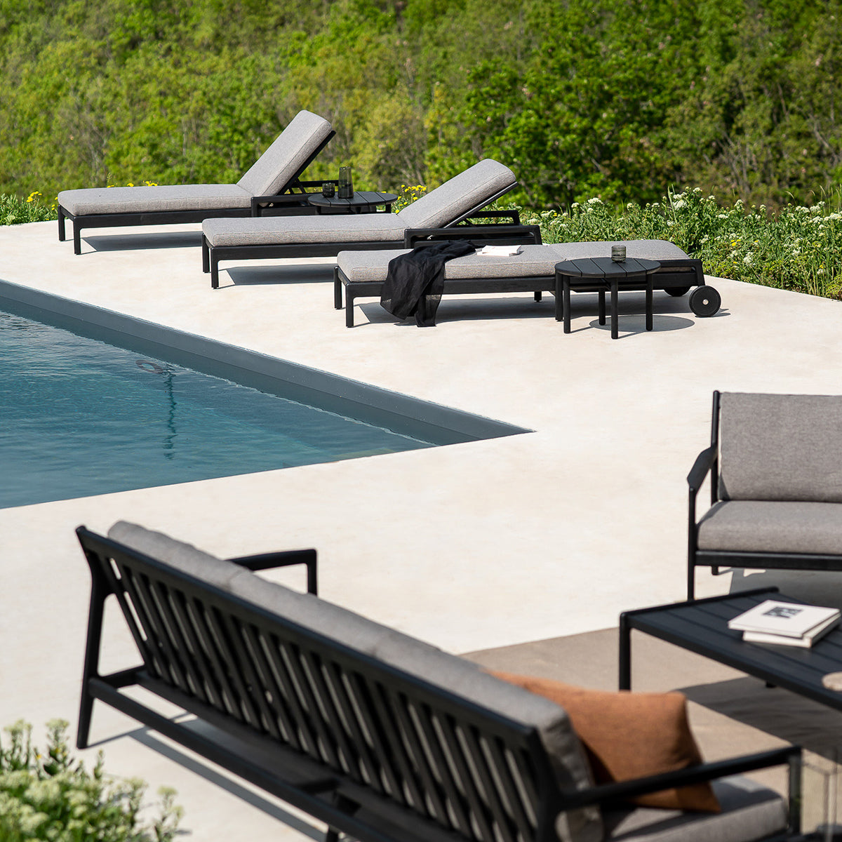 Quatro Outdoor Round Coffee Table