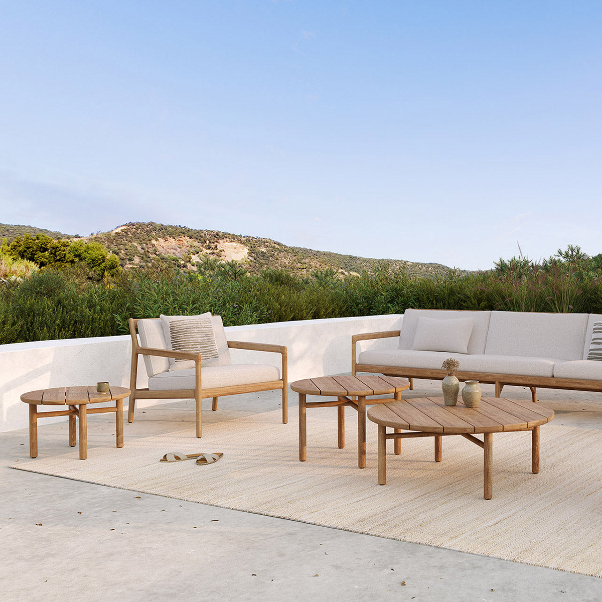 Quatro Outdoor Round Coffee Table
