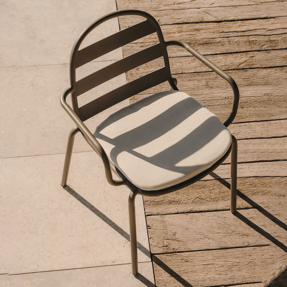 Joncols Outdoor Dining Arm Chair