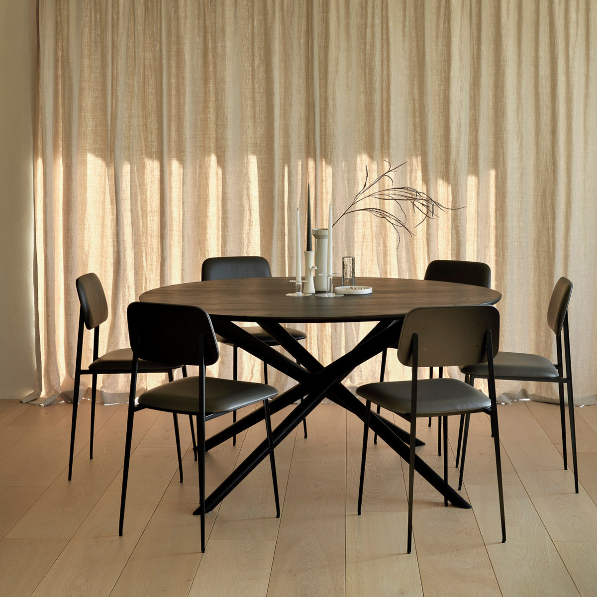 Mikado Round Dining Table (Oak Black, 150cm)