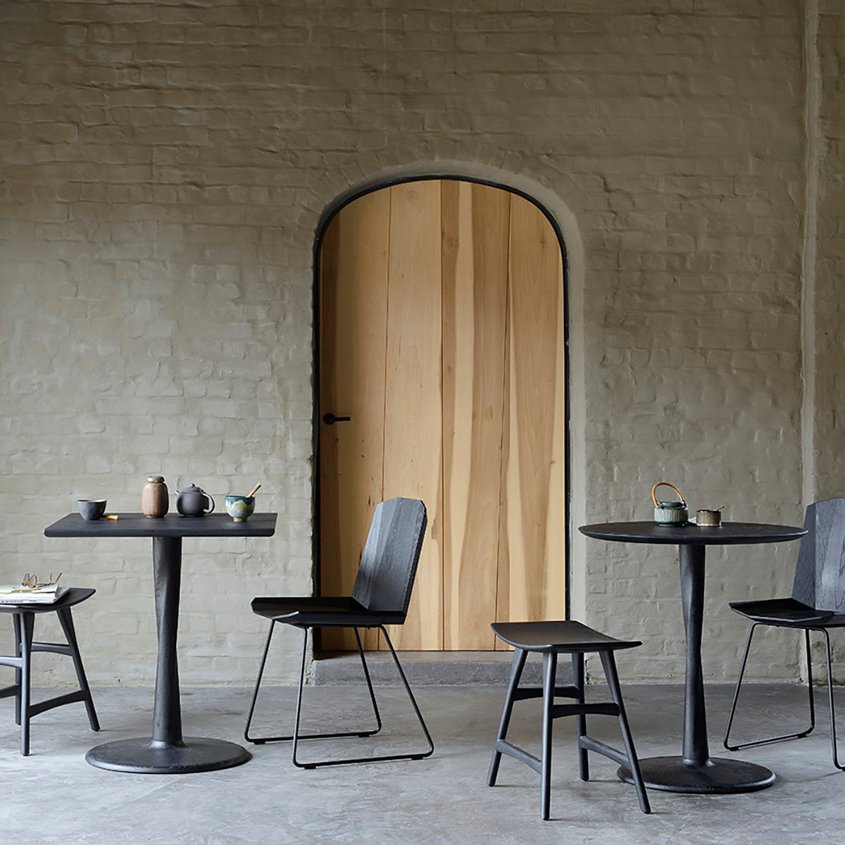 Torsion Round Dining Table