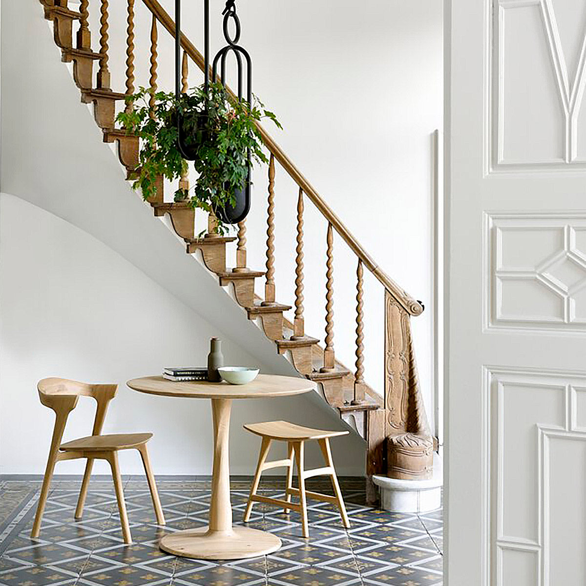 Torsion Round Dining Table