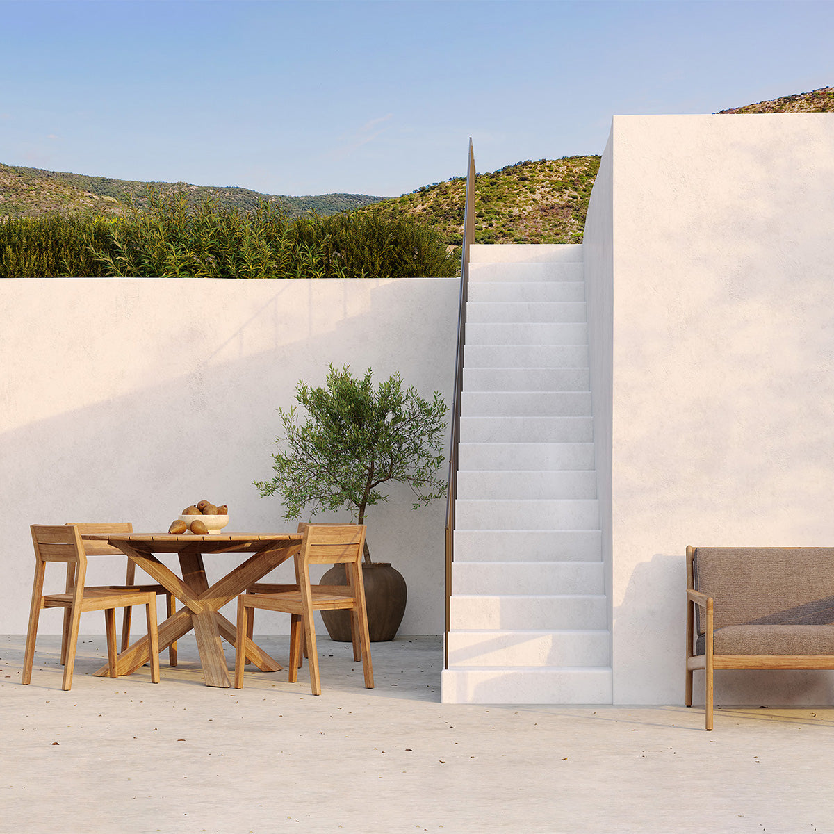 Circle Outdoor Dining Table (Teak, 136cm)