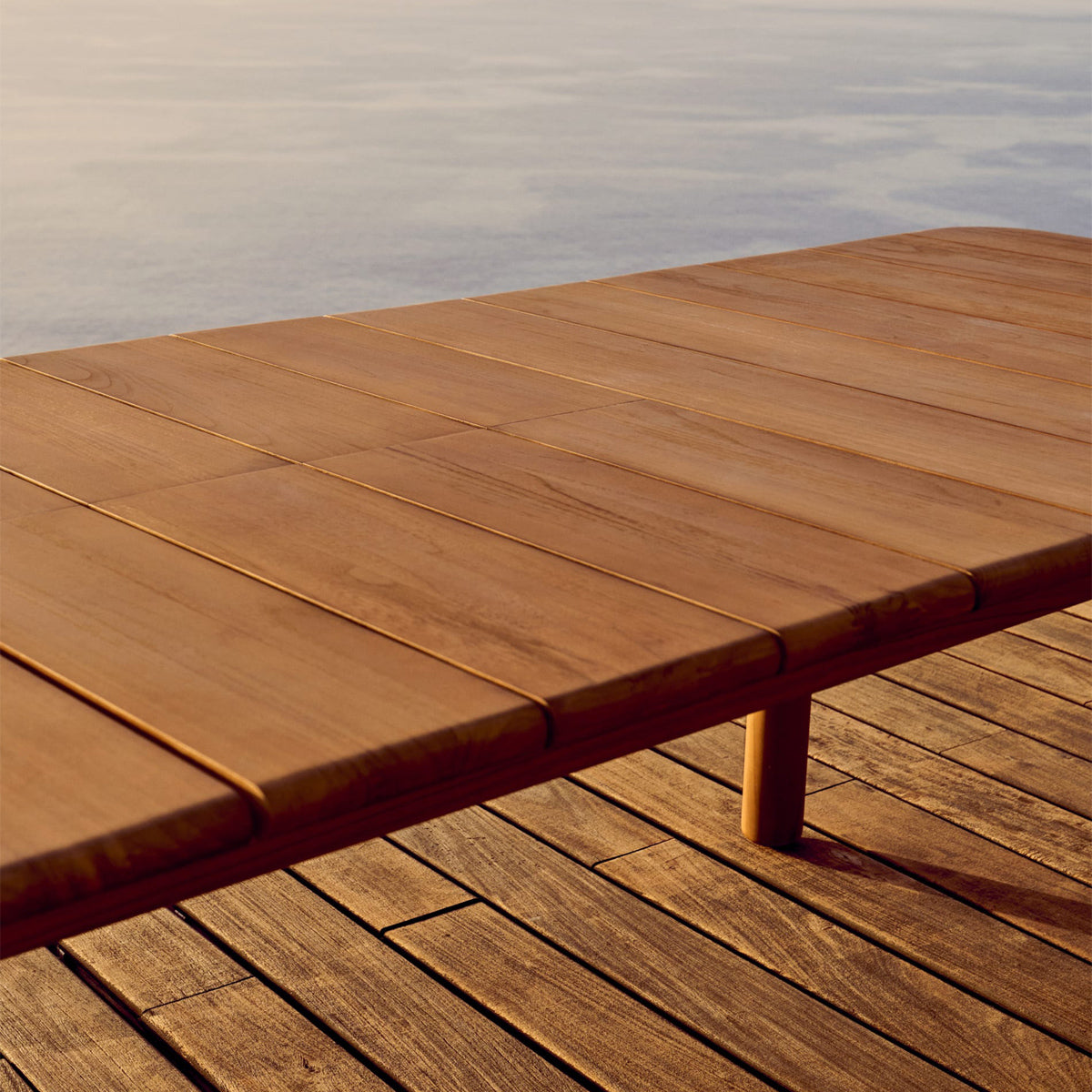 Turqueta Outdoor Extendable Dining Table (Teak)