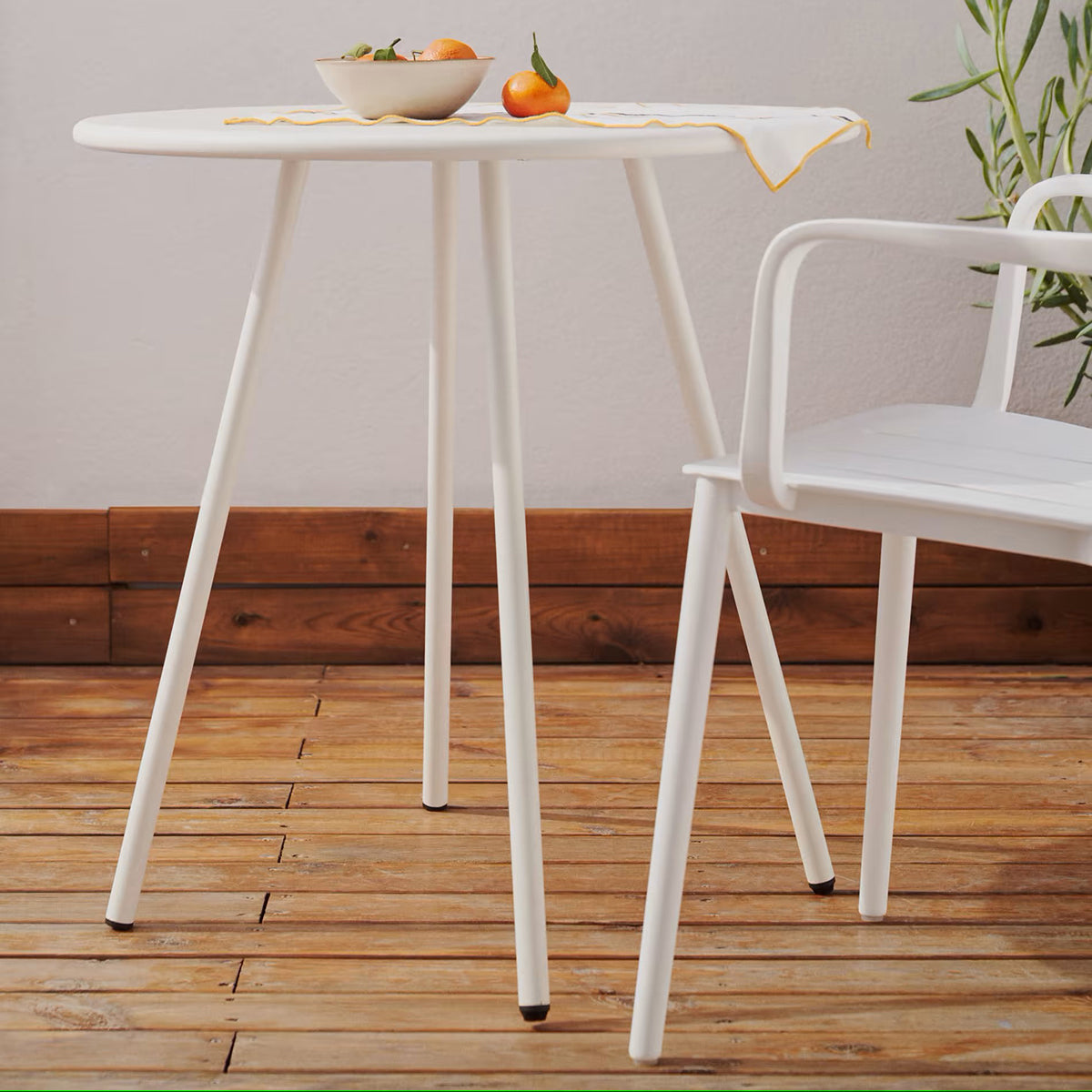 Montjoi Round Outdoor Dining Table