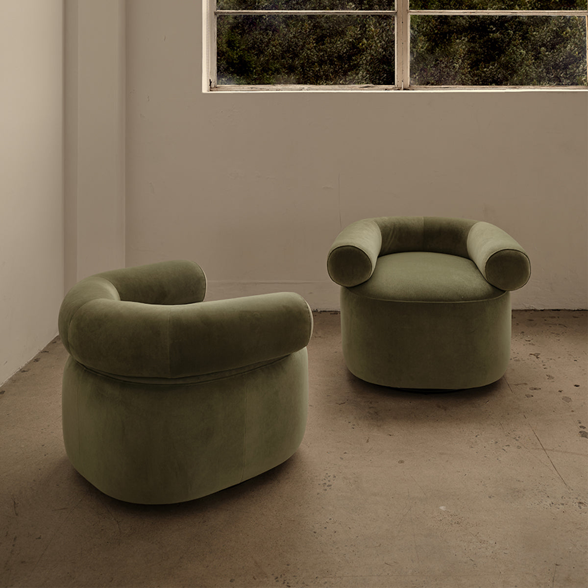 Huggy Swivel Armchair