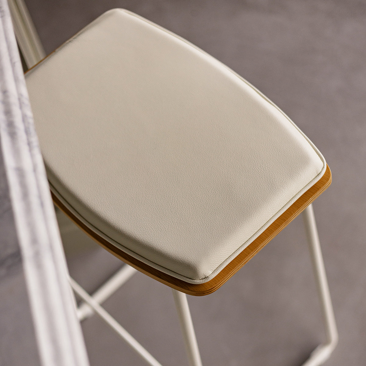 Hendrix Backless Bar Stool (Oak, White Leather)