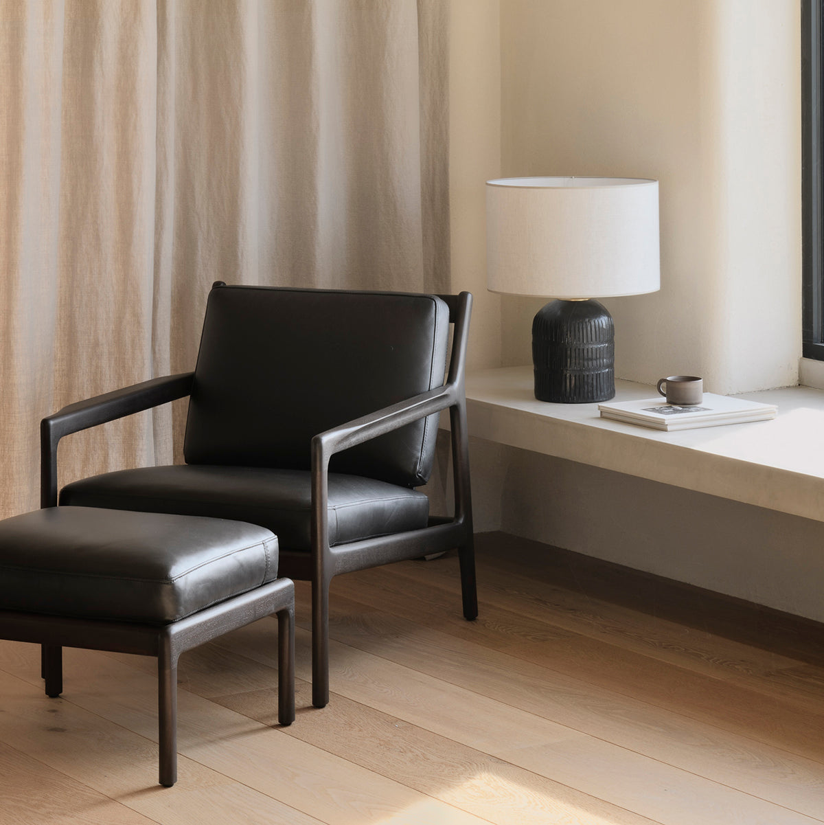 Jack Leather Lounge Chair (Mahogany Dark Brown, Black)