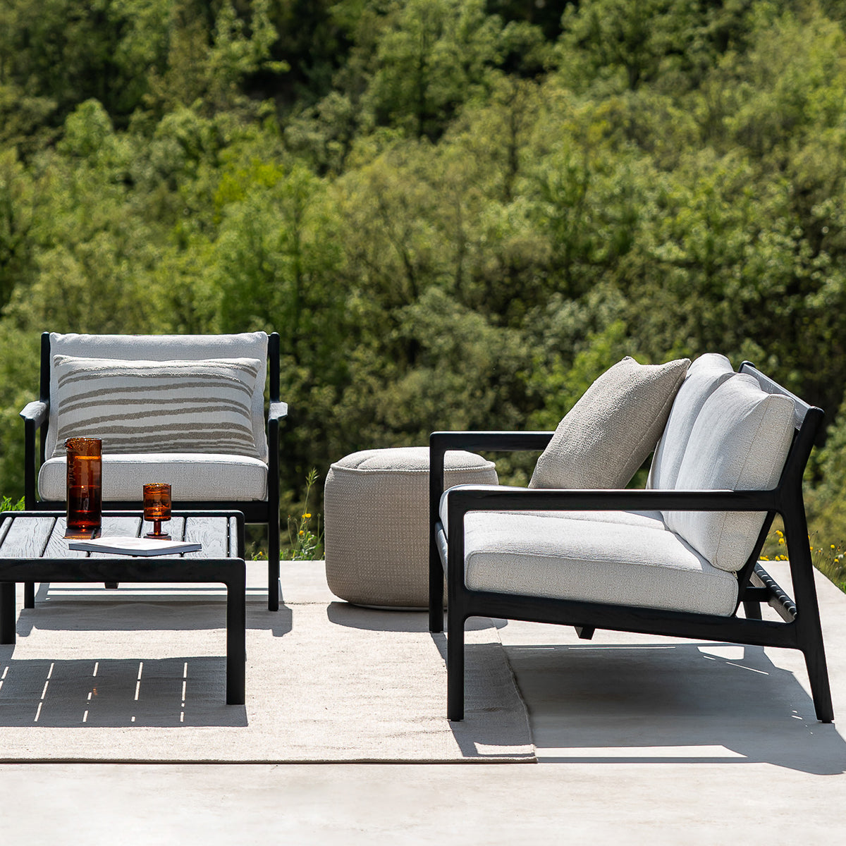 Jack Outdoor Fabric Lounge Chair (Teak Black, Off White)