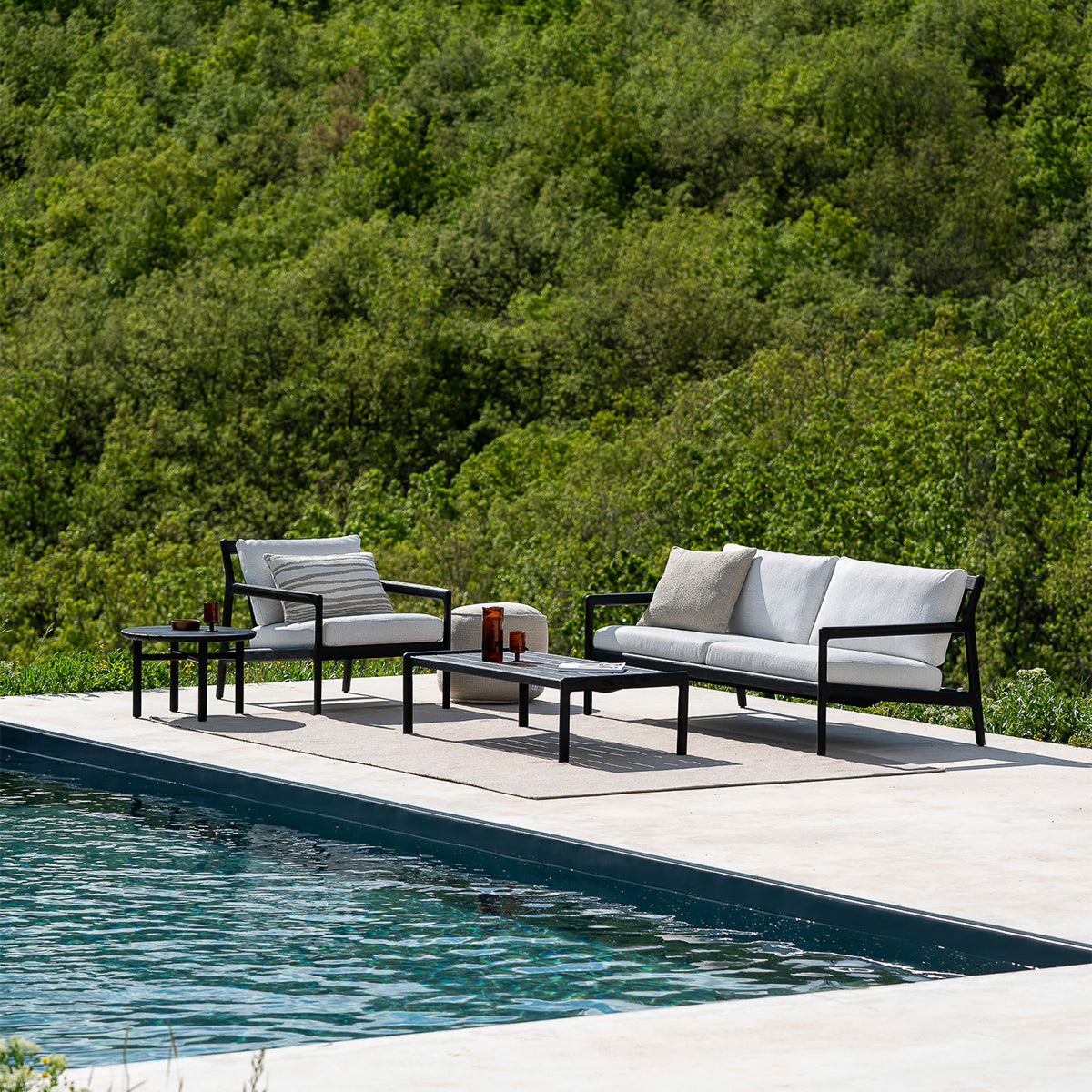 Jack Outdoor Fabric Lounge Chair (Teak Black, Off White)