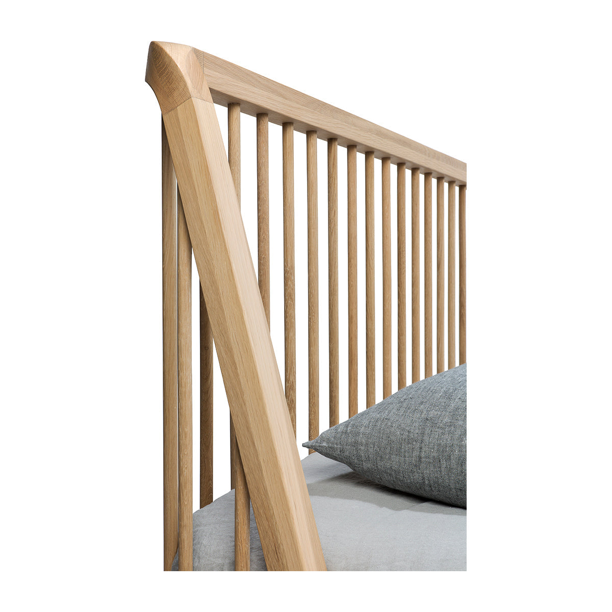 Spindle King Bed Frame (Oak)