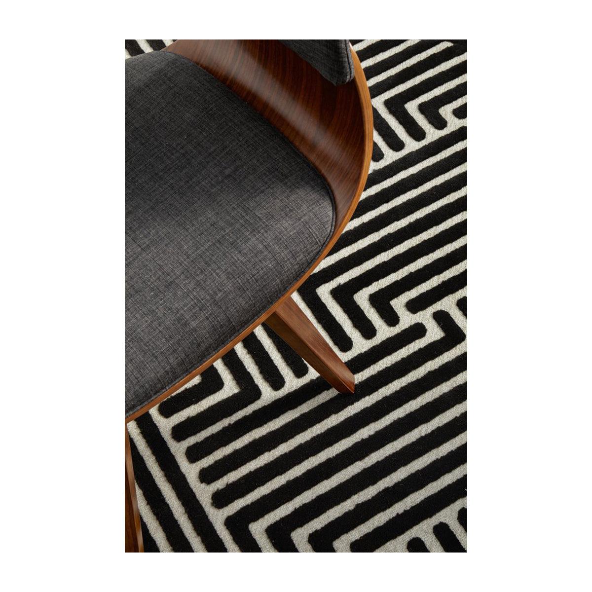 York Rug (Black/Gold)