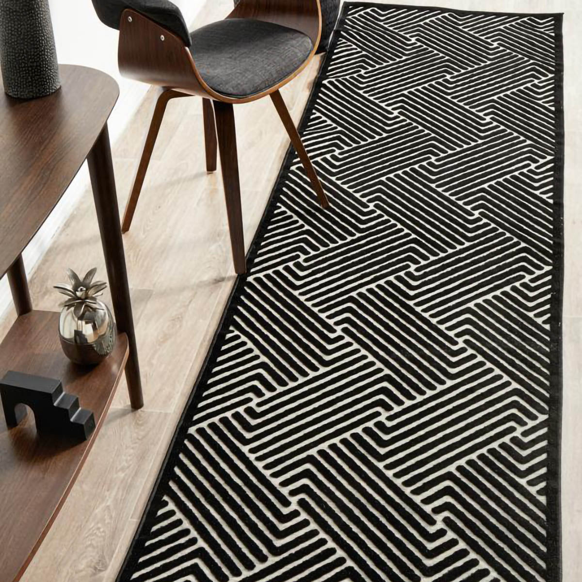 York Runner Rug (Black/Gold)