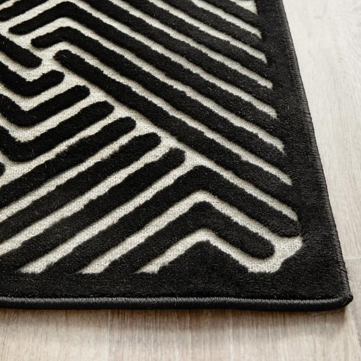 York Runner Rug (Black/Gold)