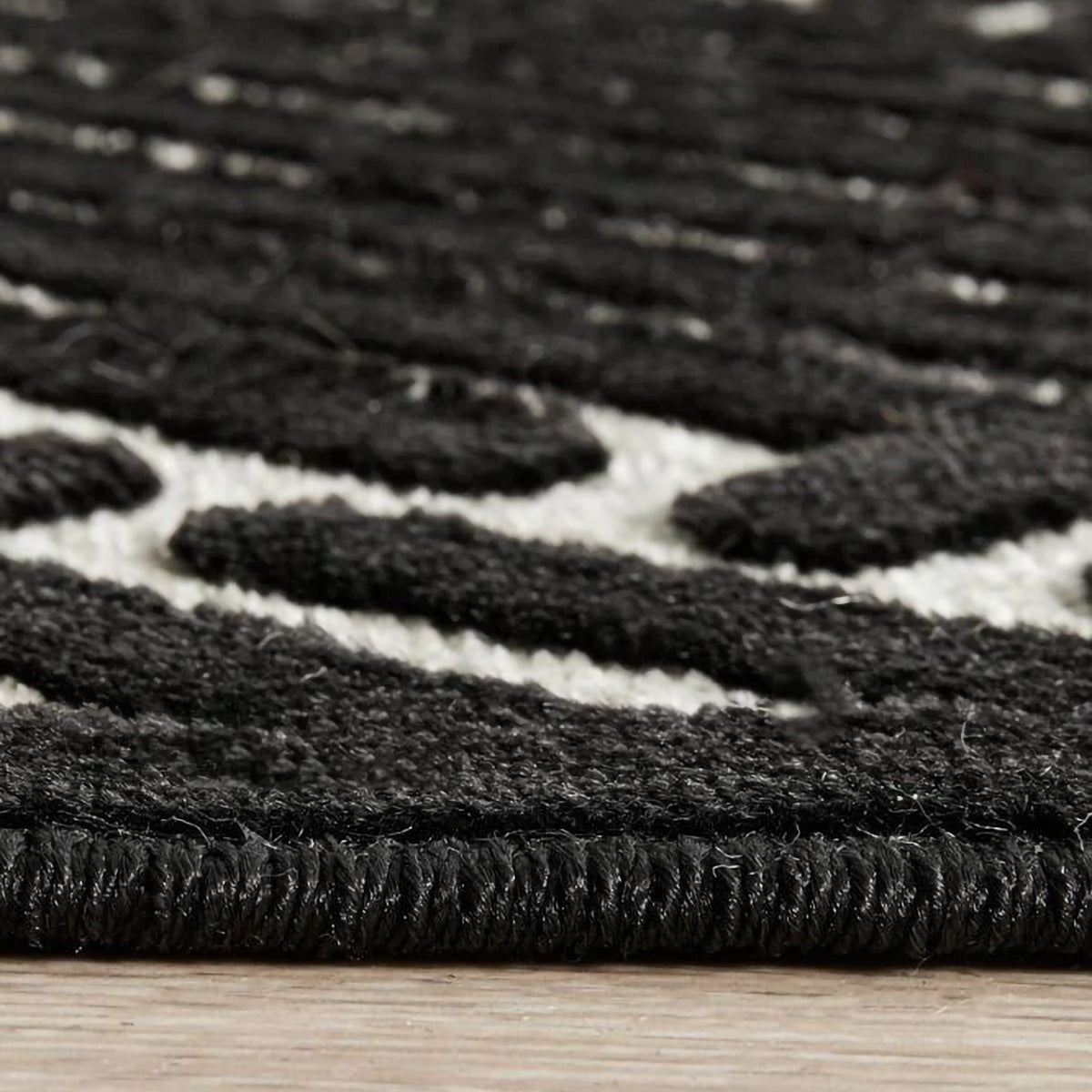 York Runner Rug (Black/Gold)